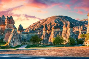 Turquía: formaciones de arenisca en el cañón de Çavu?in, Capadocia