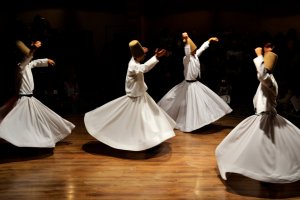 Turquía: espectáculo de derviches giróvagos con música sufí