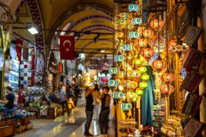 Turquía: Gran Bazar de Estambul, uno de los mercados cubiertos más antiguos
