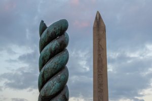 Turquía: obelisco de Teodosio y Columna Serpentina en el antiguo Hipódromo de Estambul