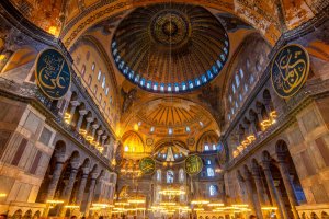 Turquía: interior de la Gran Mezquita de Santa Sofía en Estambul