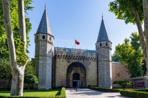 Turquía: entrada de dos torres del Palacio de Topkap? en Estambul