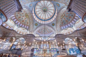 Turquía: interior ornamentado de la Mezquita Azul de Sultanahmet, Estambul