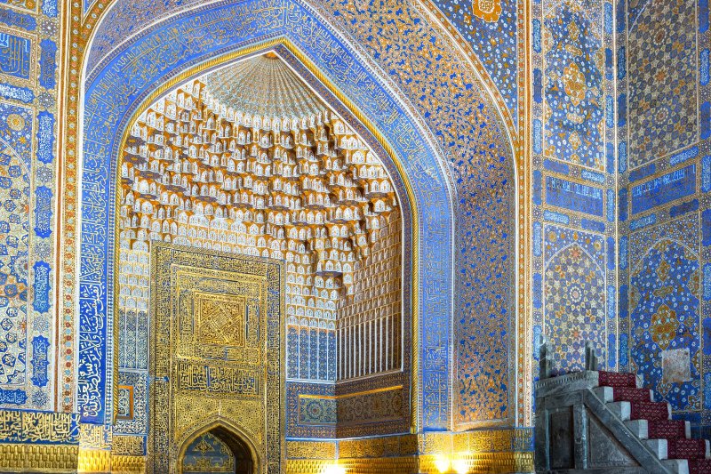 Uzbekistán: decoración interior de la mezquita Bibi Khanum en Samarcanda