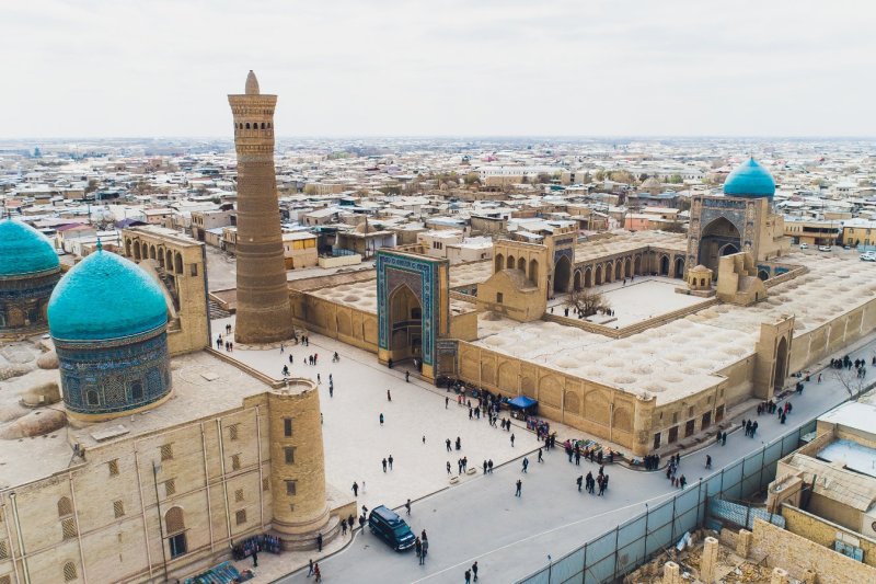 Uzbekistán: patrimonio monumental de la mezquita Kalon en Bujará