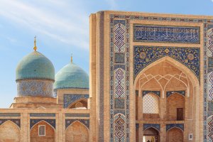 Uzbekistán: Madraza Barak Khan en el complejo Hazrati Imam