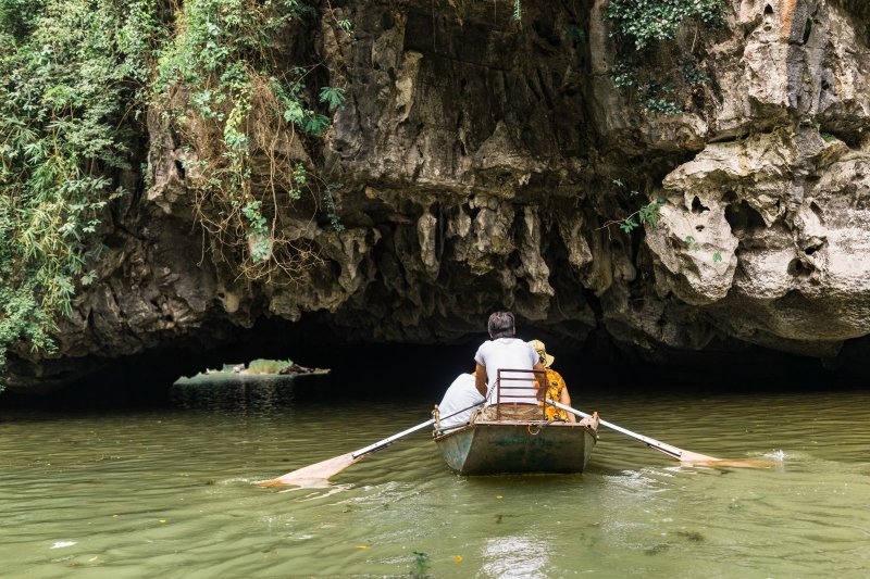 Vietnam: paseo por el río Ngo Dong entre cuevas y paisajes de Tam Coc