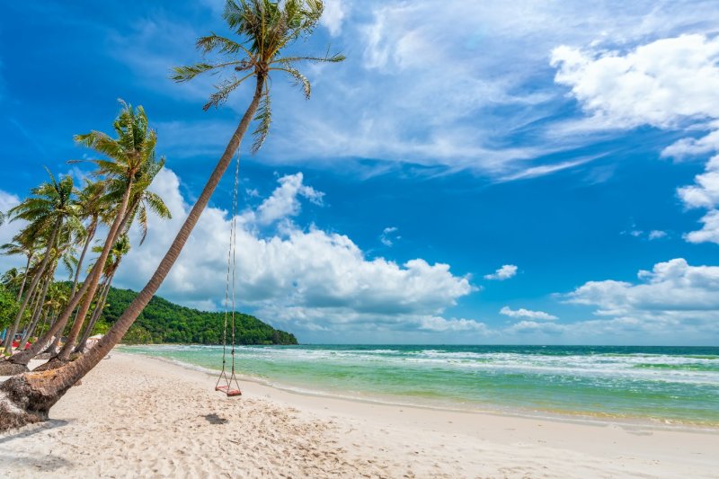 Vietnam: playa Sao en Phu Quoc con palmeras tropicales y arena blanca