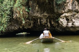 Vietnam: paseo por el río Ngo Dong entre cuevas y paisajes de Tam Coc