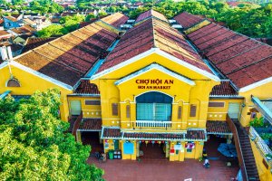 Vietnam: mercado tradicional en la ciudad antigua de Hoi An